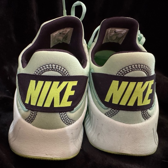 Nike Womens Metcon - Picture 4 of 6